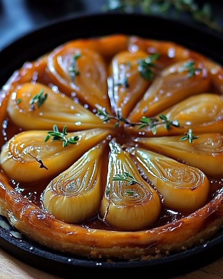 Tarta Tatin z karmelizowaną endywią i serem Roquefort