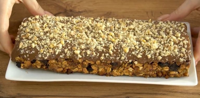Domowe batony mocy – owsiane, bananowe i orzechowe z czekoladową nutą