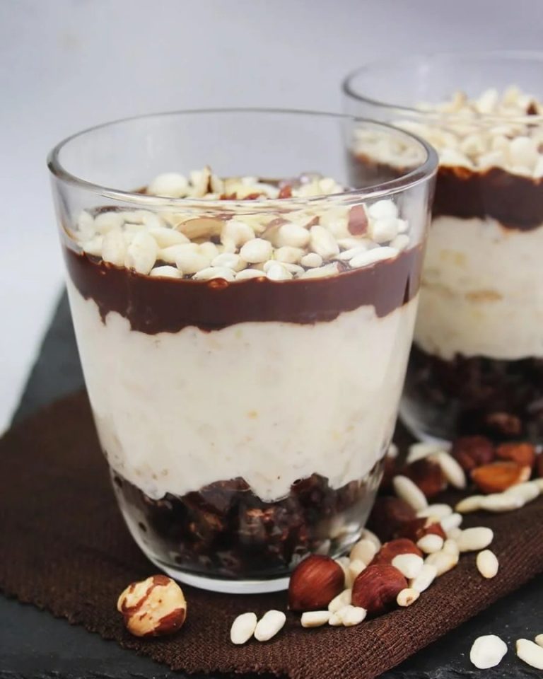 Deser Kinder Country w pucharkach z mascarpone, jogurtem i miodem