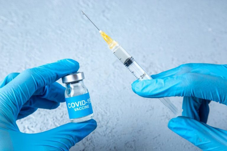 UWAGA : COVID-19. Globalny alert dla osób zaszczepionych. To się im przydarzy