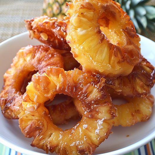 🍍✨Słodkie, pikantne i ach, chrupiące! Te ananasowe placuszki Tropical Bliss to tropikalna rozkosz, która przeniesie Twoje kubki smakowe do raju!