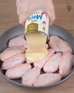 Skrzydełka z kurczaka w aromatycznej marynacie z mlekiem skondensowanym: Przepis na wyjątkową ucztę